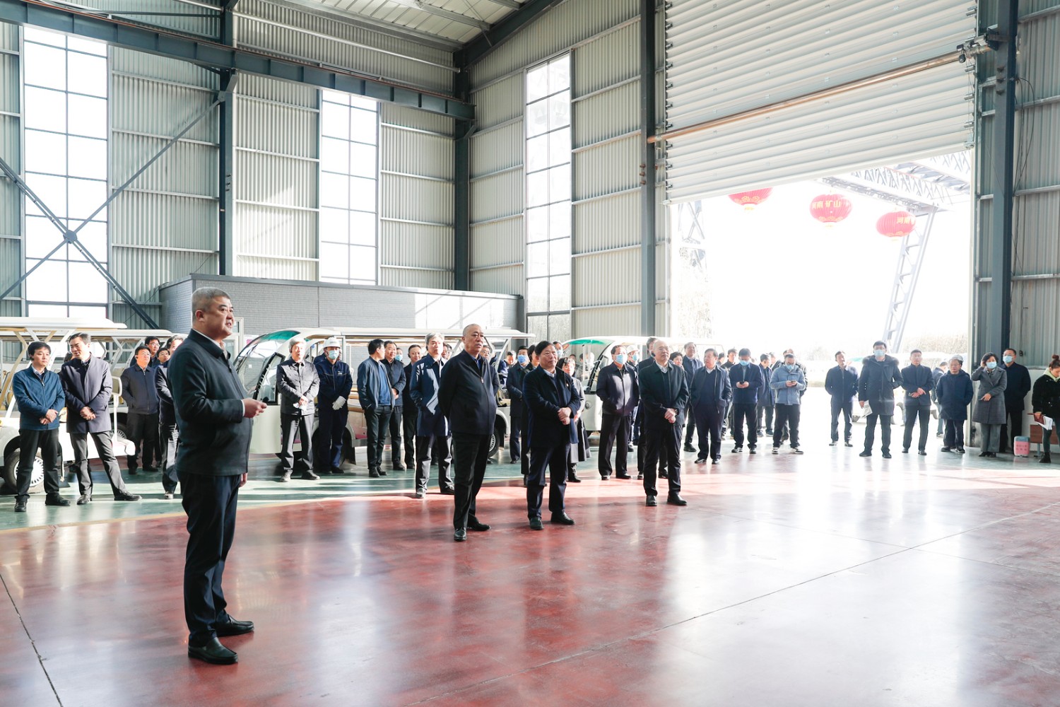  新鄉(xiāng)市長王登喜率重點項目觀摩組蒞臨公司智能產(chǎn)業(yè)園調研